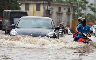 Kinh nghiệm lái xe an toàn trời mưa bão